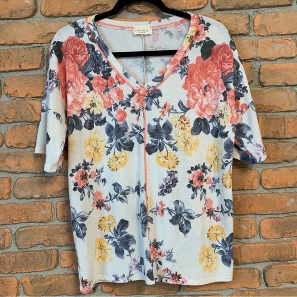 143 Story Floral Print Top Womens Size Small White V-Neck Short Sleeve Summer